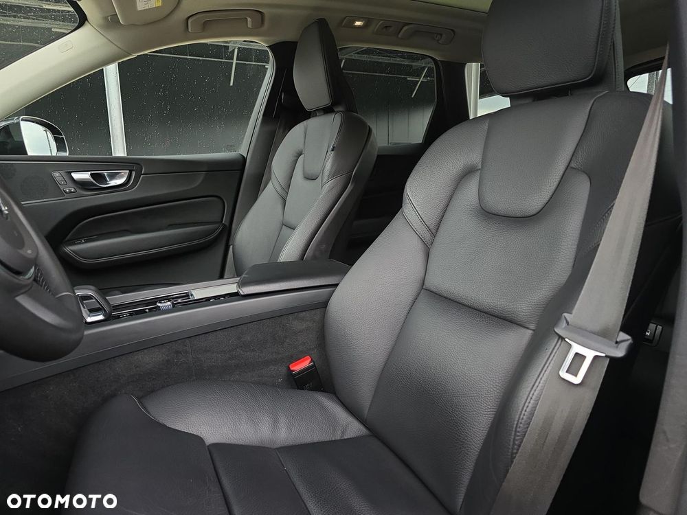Volvo XC 60 B4 D Plus Dark - 12