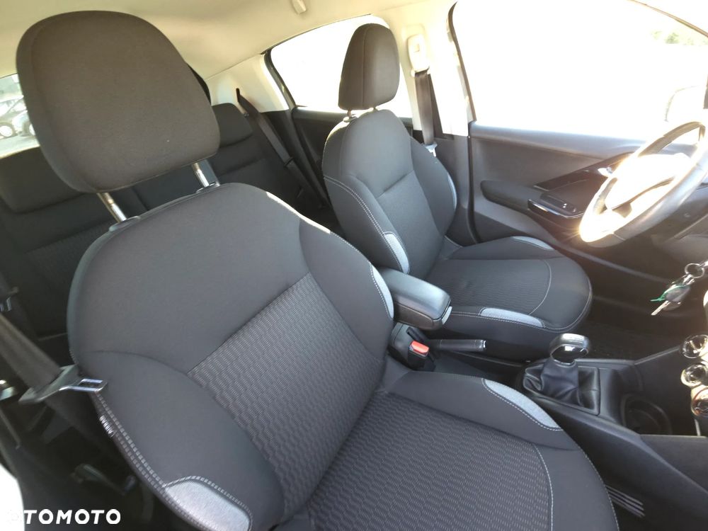 Peugeot 208 1.2 PureTech Style - 17