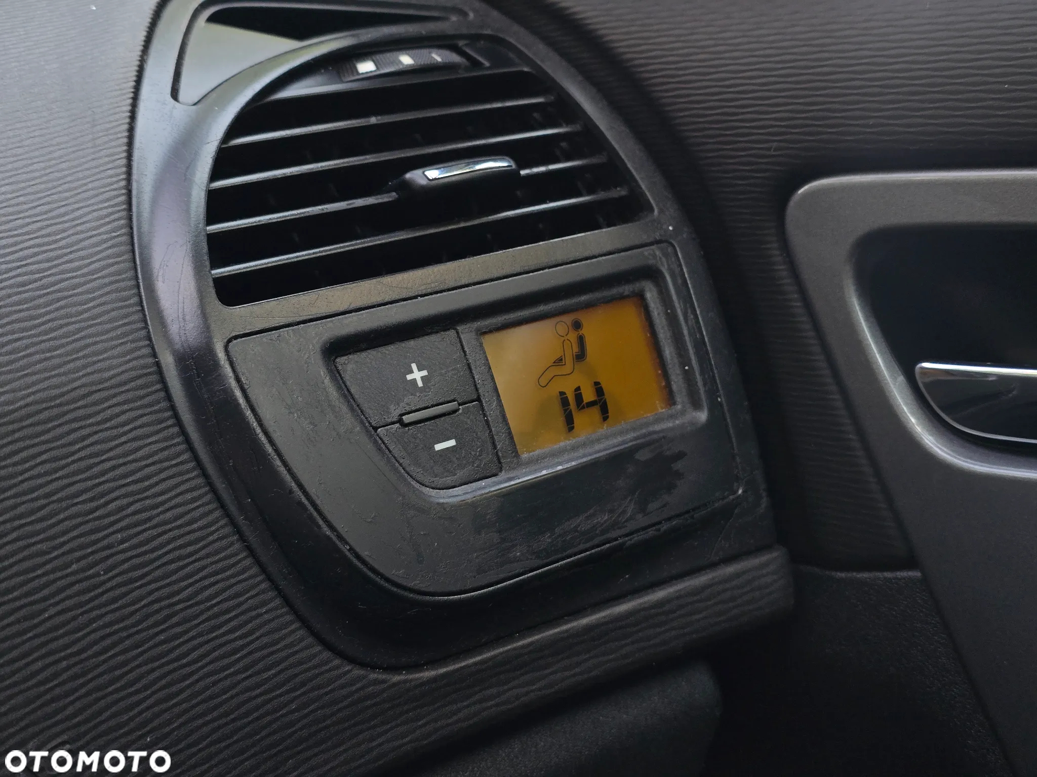 Citroën C4 Grand Picasso 1.8 16V Confort - 26