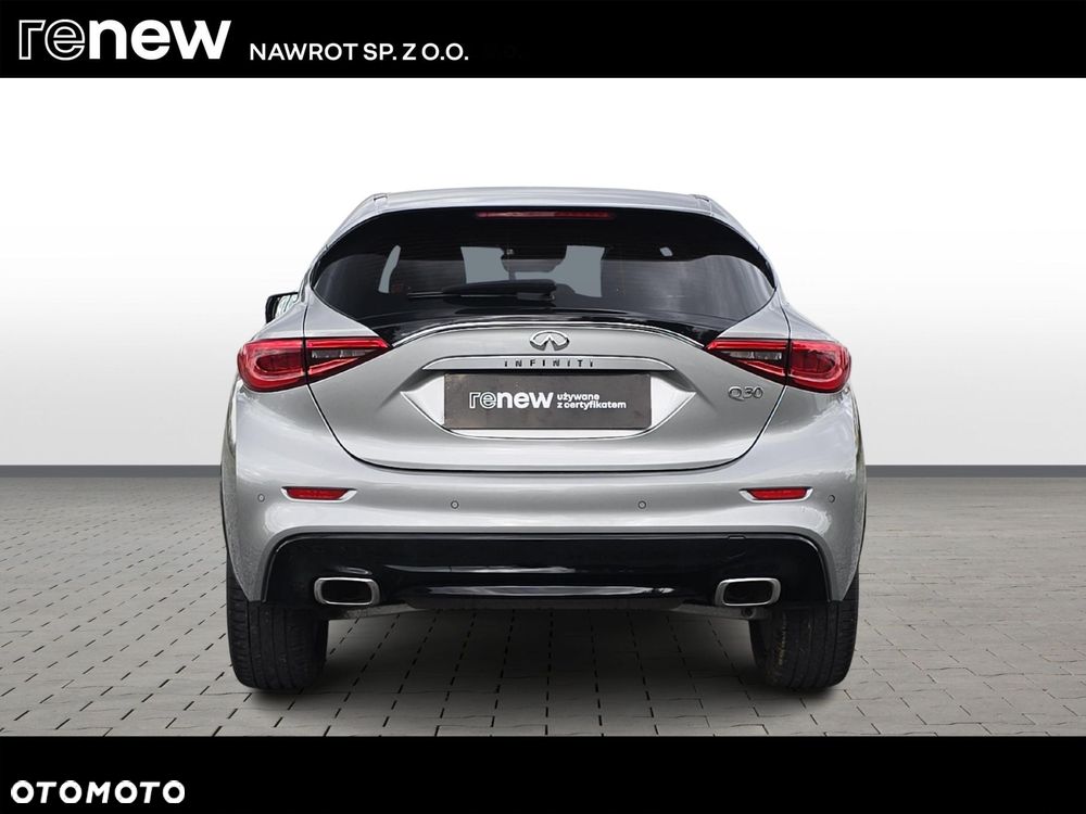 Infiniti Q30 1.6t Luxe 7DCT - 4