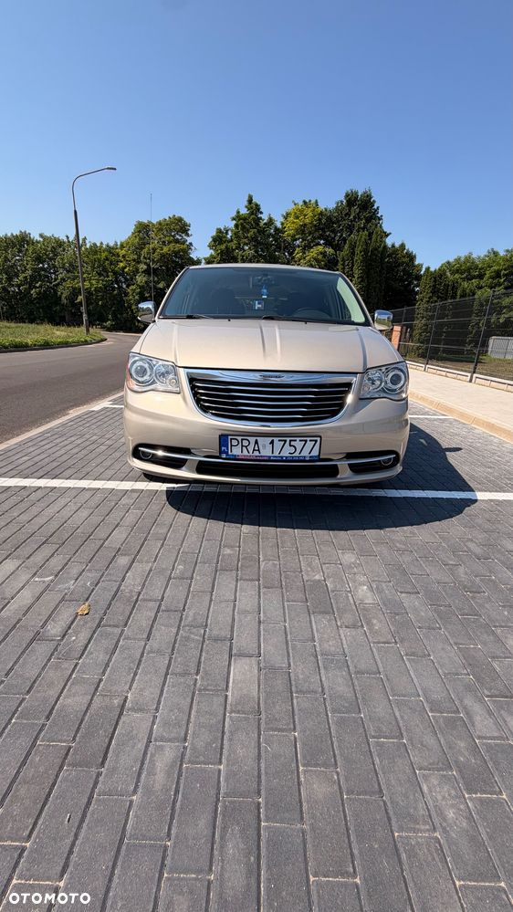 Chrysler Town & Country 3.6 Limited - 15