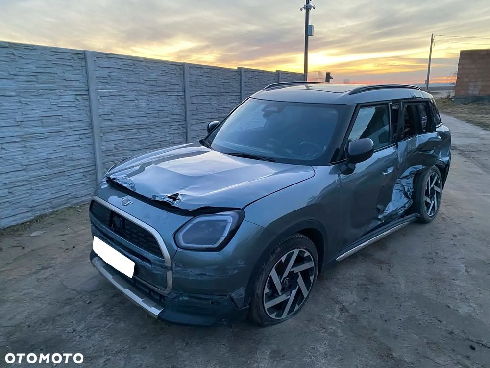 MINI Countryman E Essential Trim - 32