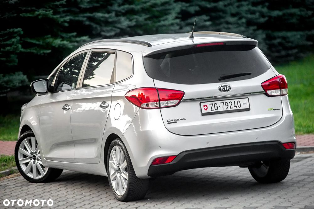 Kia Carens - 16