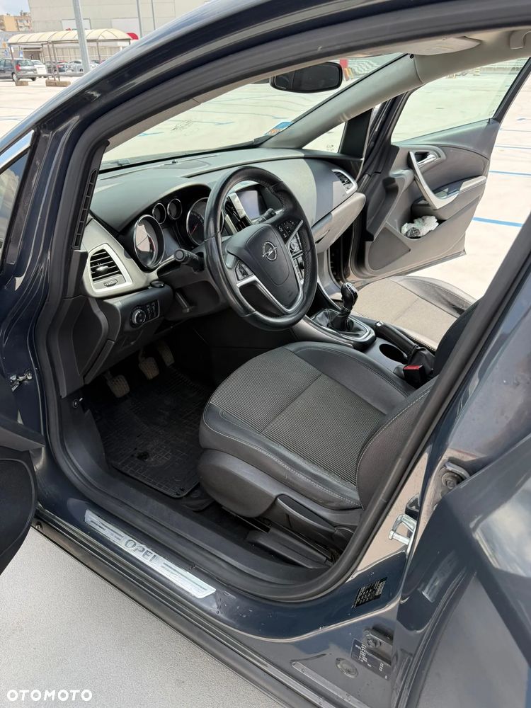 Opel Astra 1.4 T Cosmo - 14