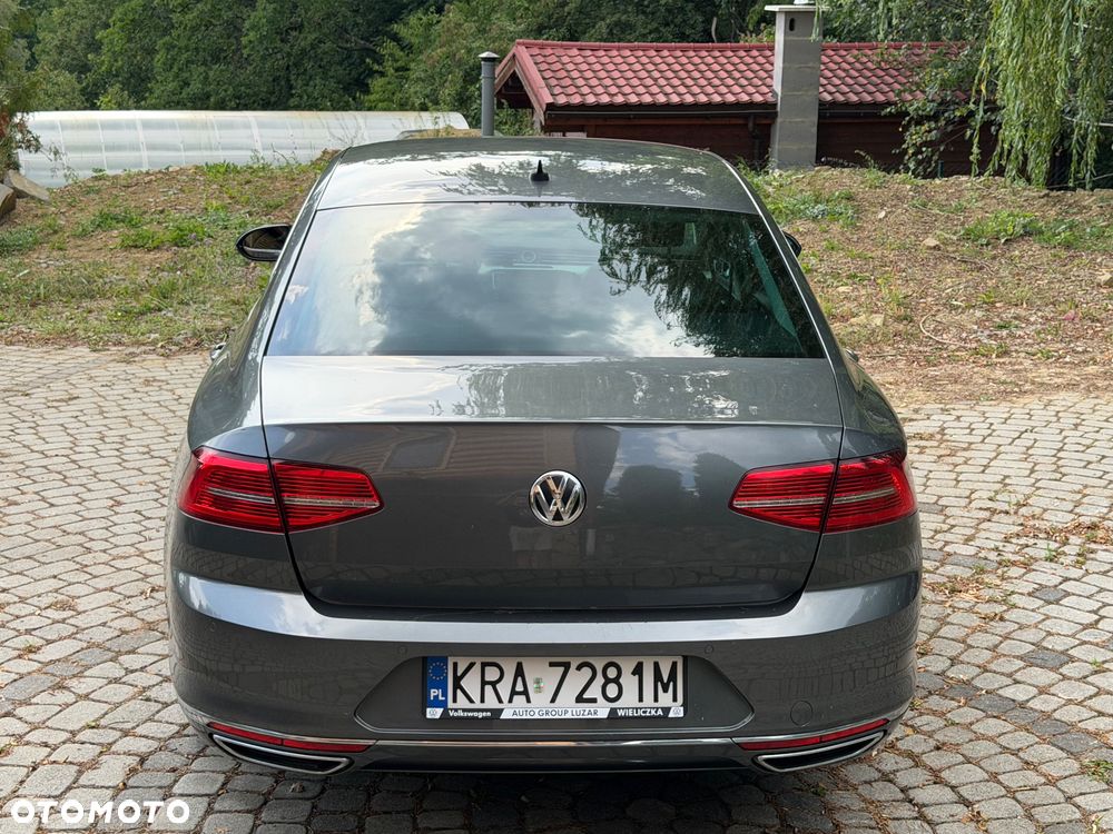 Volkswagen Passat - 12