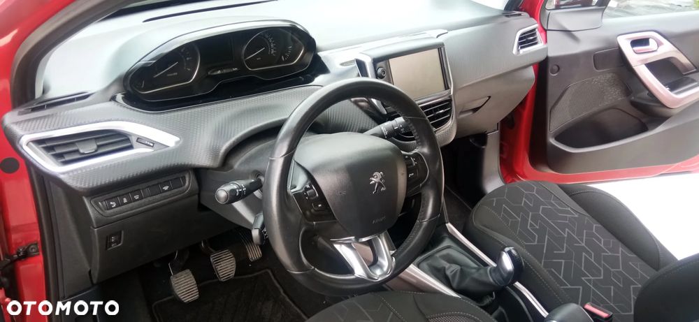 Peugeot 2008 1.2 Pure Tech Style S&S - 19