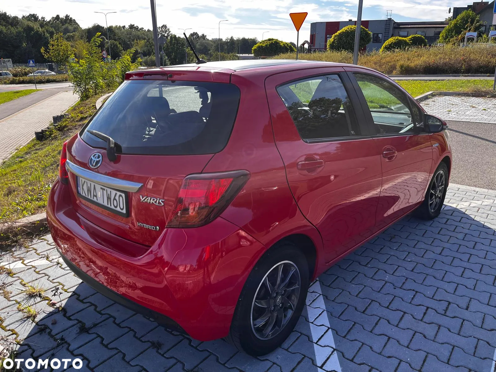 Toyota Yaris Hybrid 100 Premium - 7