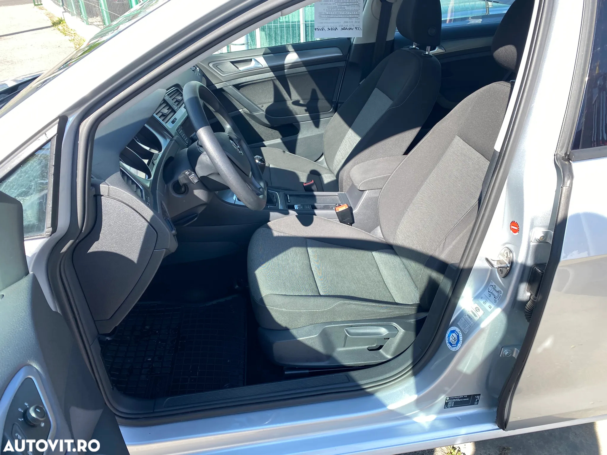 Volkswagen Golf 1.6 TDI BlueMotion Technology Comfortline - 12
