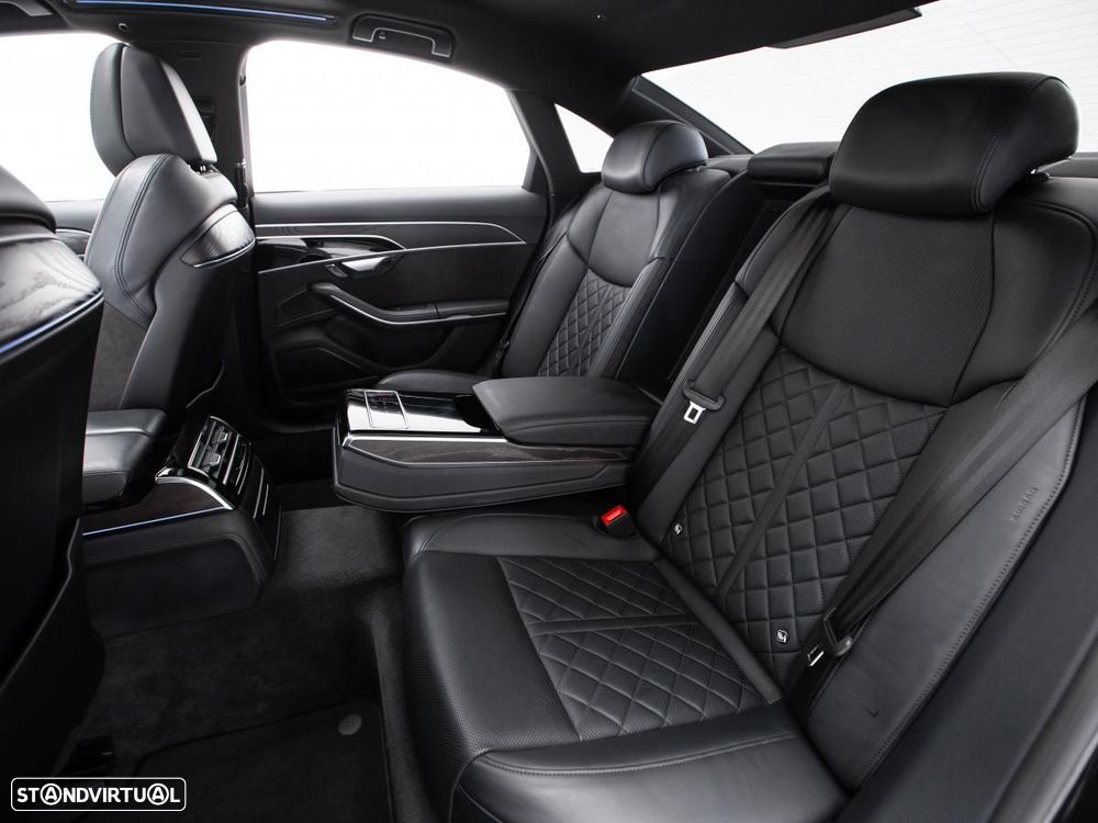 Audi S8 - 12