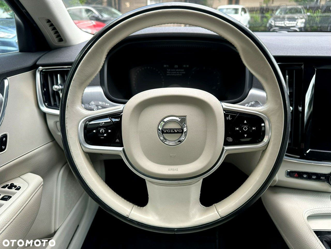 Volvo V90 D5 AWD Momentum - 23