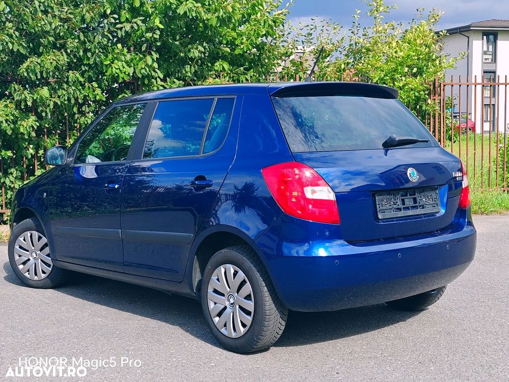 Skoda Fabia 2011 photo 4