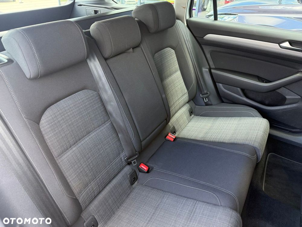 Volkswagen Passat Variant 2.0 TDI EVO Business - 17