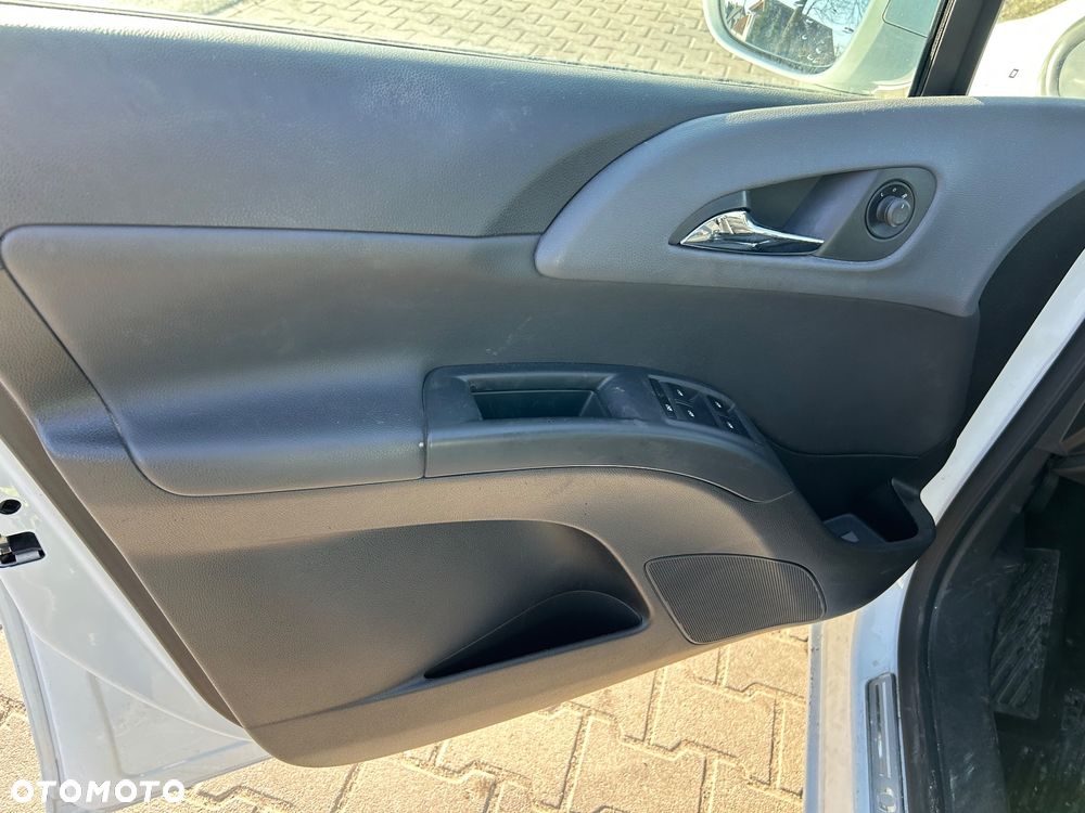 Opel Meriva - 11