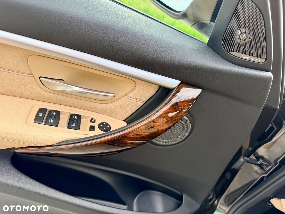 BMW Seria 3 330i Luxury Line - 34