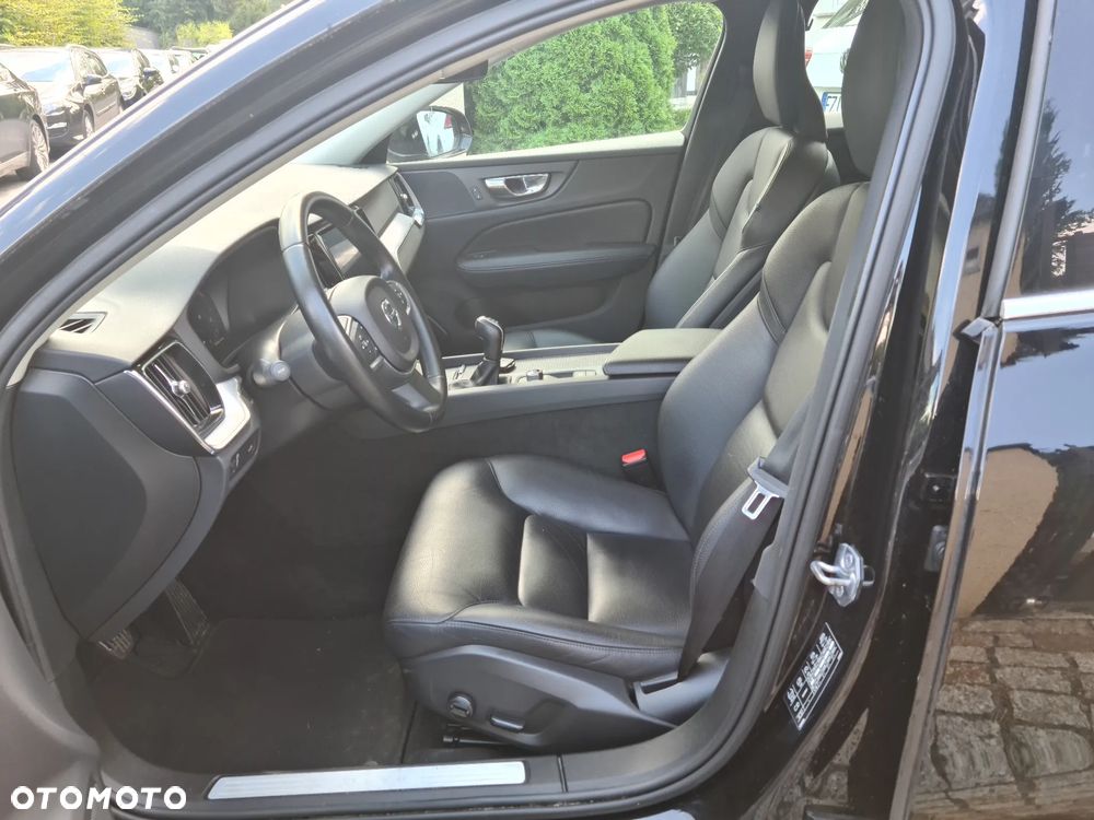 Volvo V60 D4 Drive-E Momentum - 24