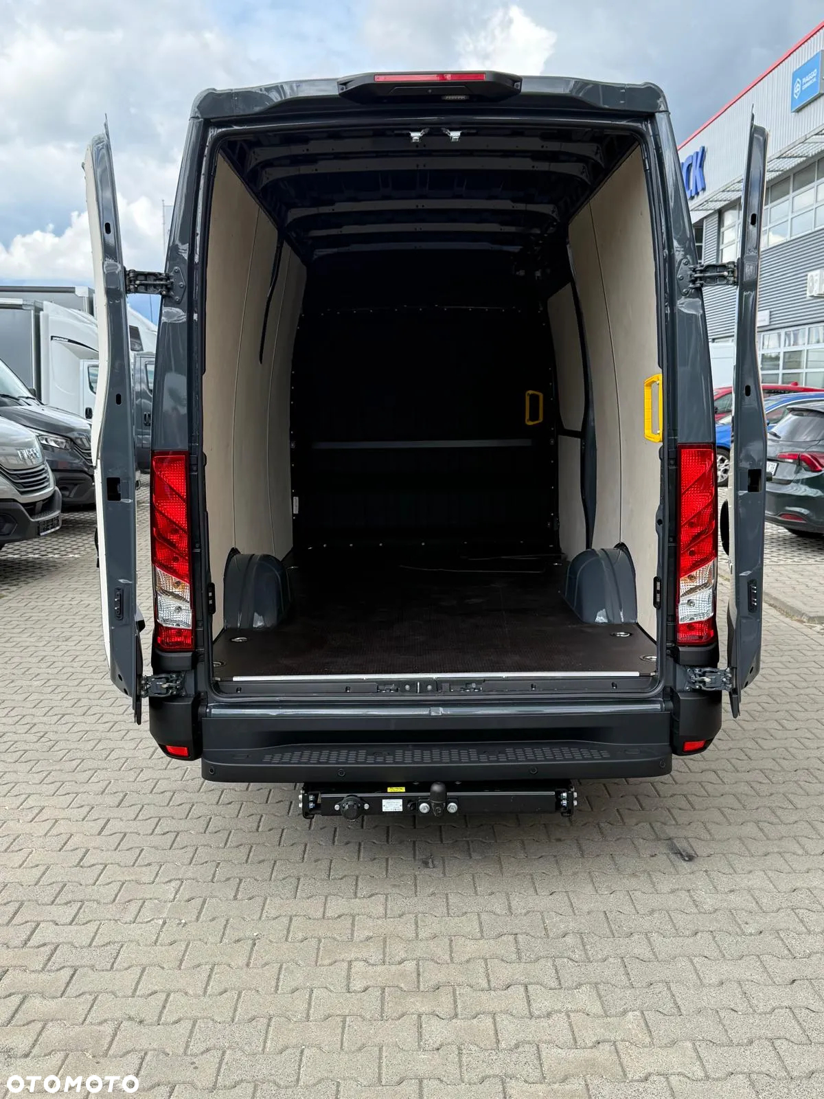 Iveco DAILY 35S18A8HV 12M3 AUTOMAT OKAZJA OD RĘKI - 7