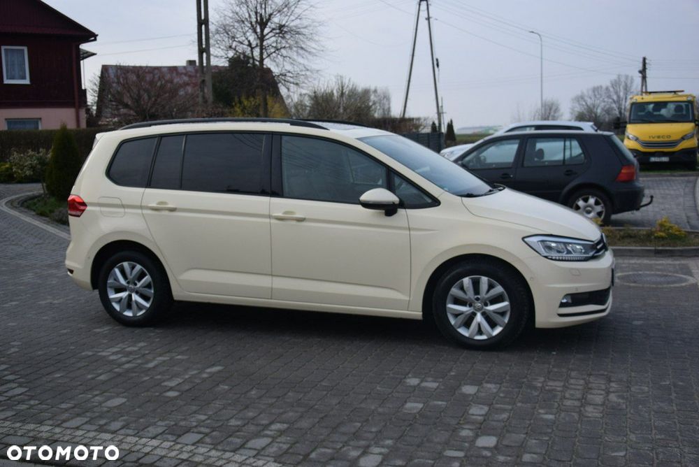 Volkswagen Touran - 13