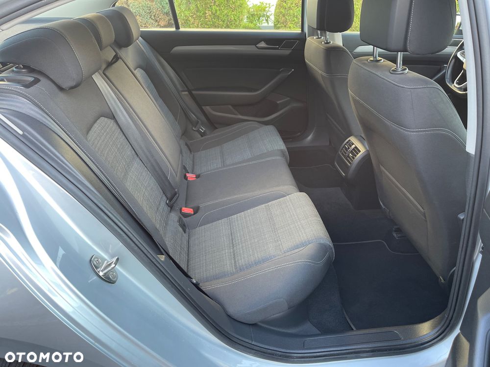 Volkswagen Passat - 15