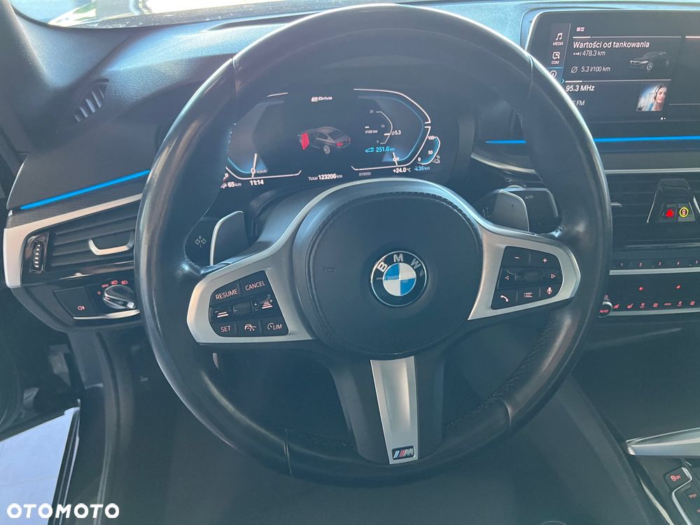 BMW Seria 5 520e M Sport sport - 15