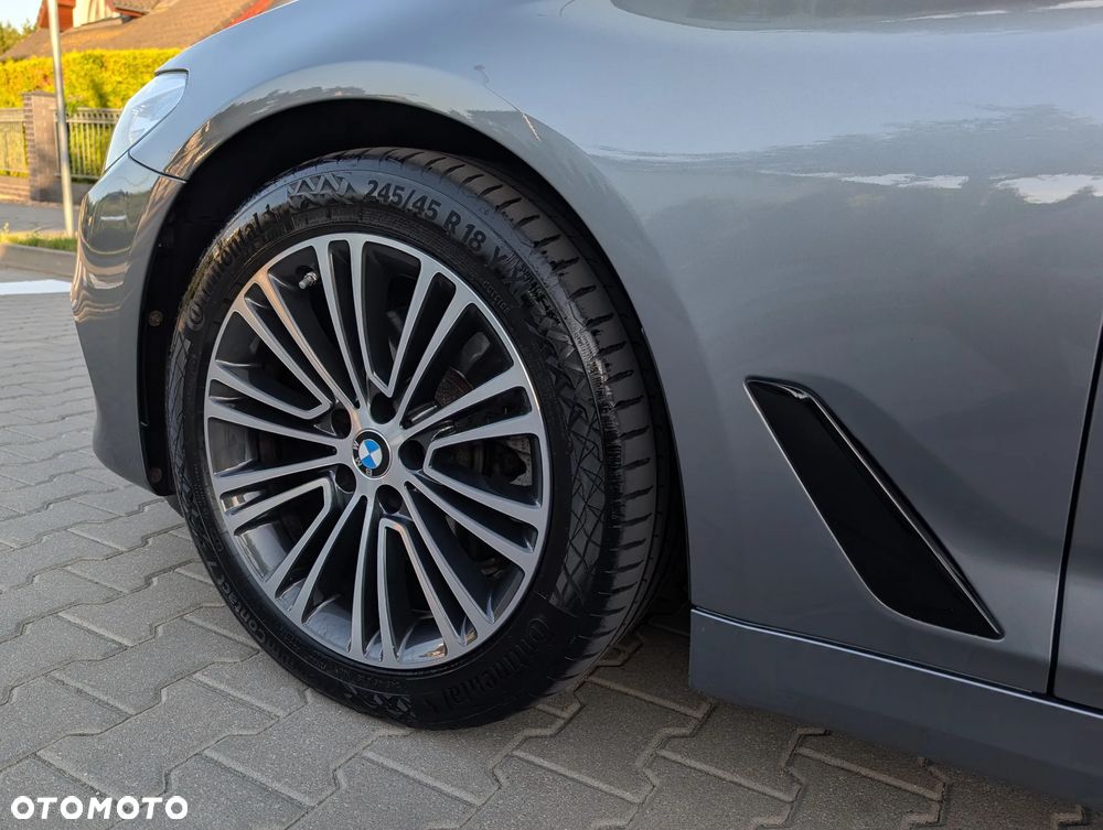 BMW Seria 5 520d Sport Line - 30