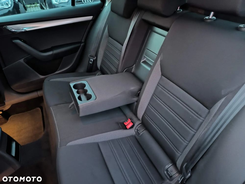 Skoda Octavia 1.6 TDI DSG Premium Edition - 34