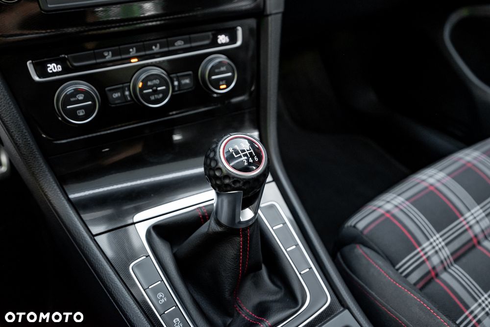 Volkswagen Golf 2.0 TSI BMT GTI - 34