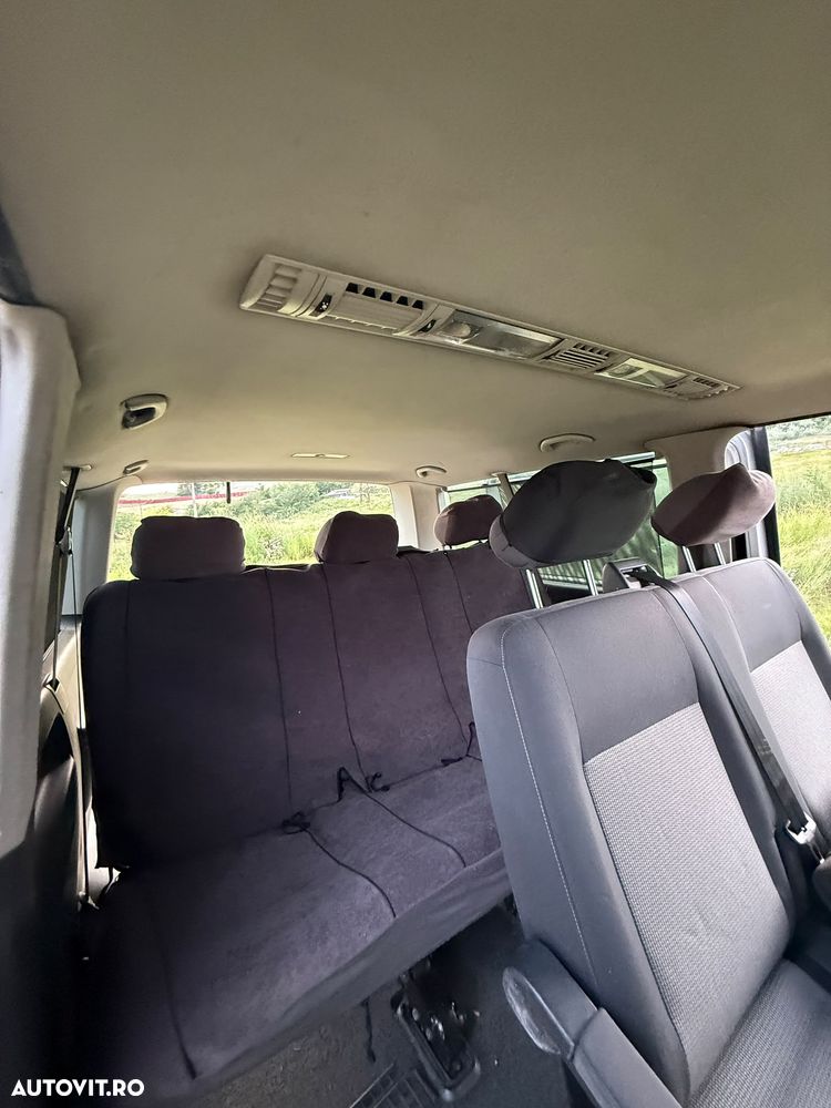 Volkswagen Caravelle - 10