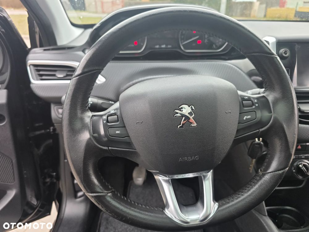 Peugeot 208 PureTech 82 Start & Stop Style - 28