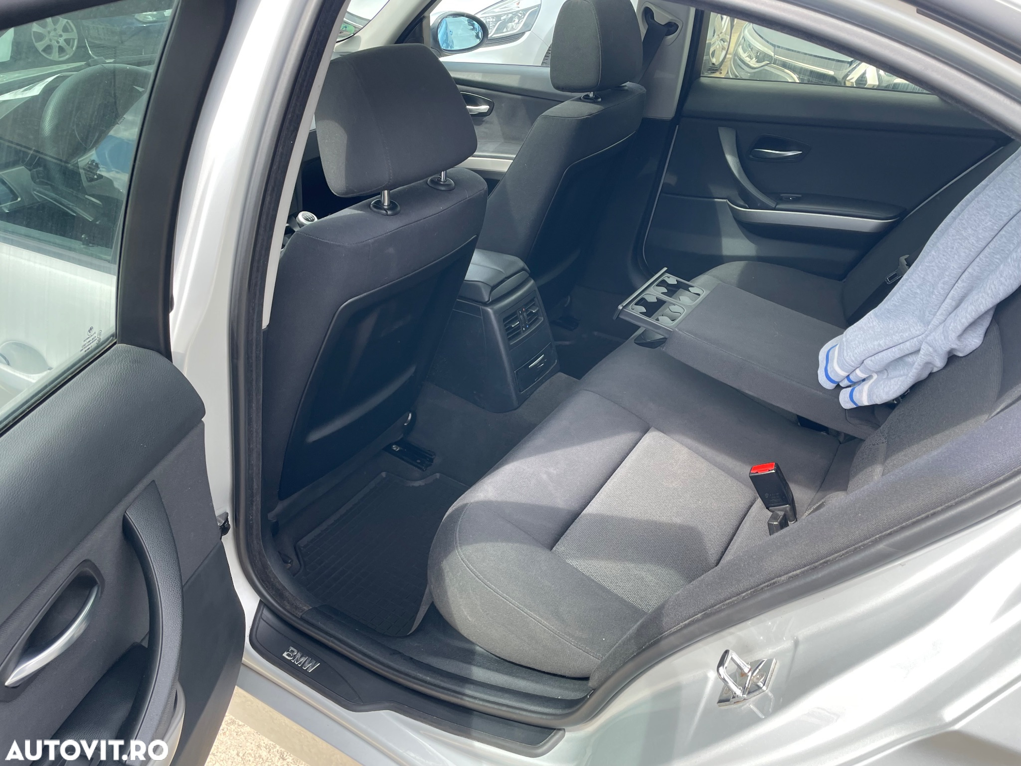 BMW Seria 3 318i - 8