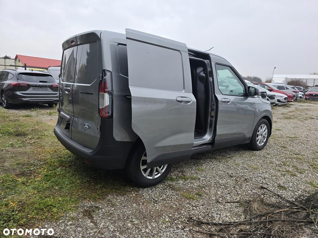 Ford Transit Courier - 22