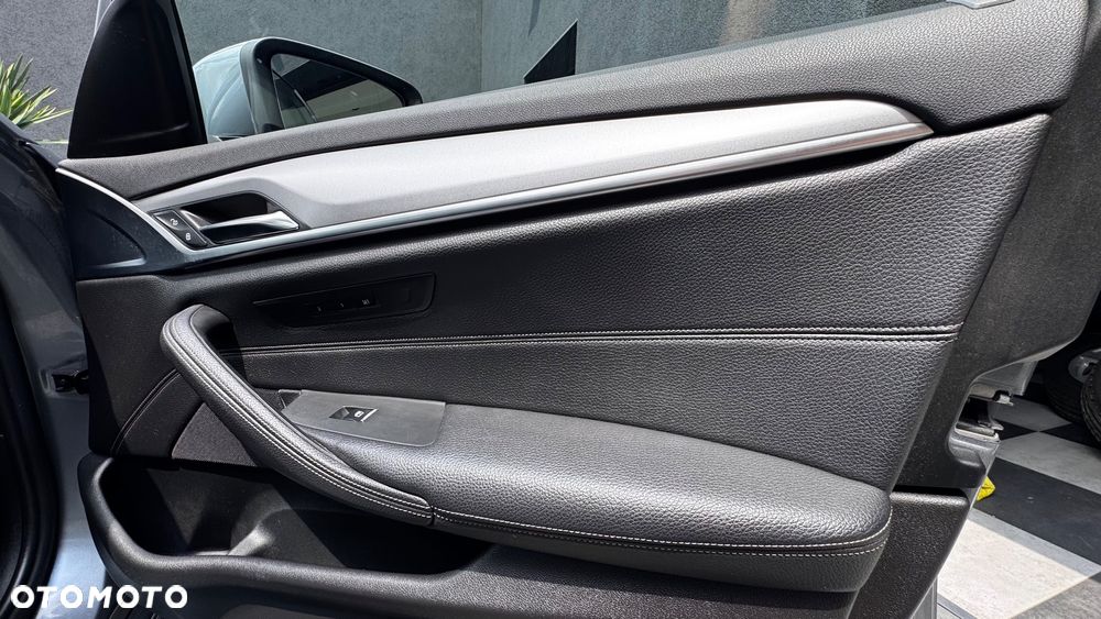 BMW Seria 5 520i - 23