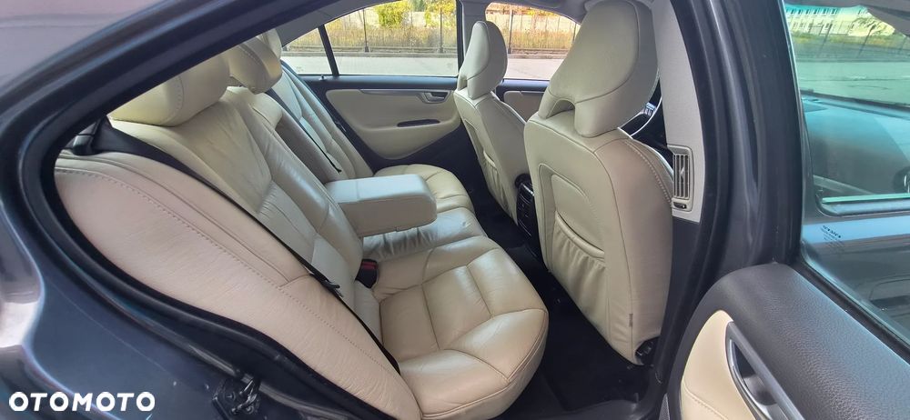 Volvo S60 2.4 Premium - 25