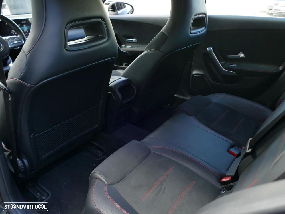 Mercedes-Benz A 180 d AMG Line - 32