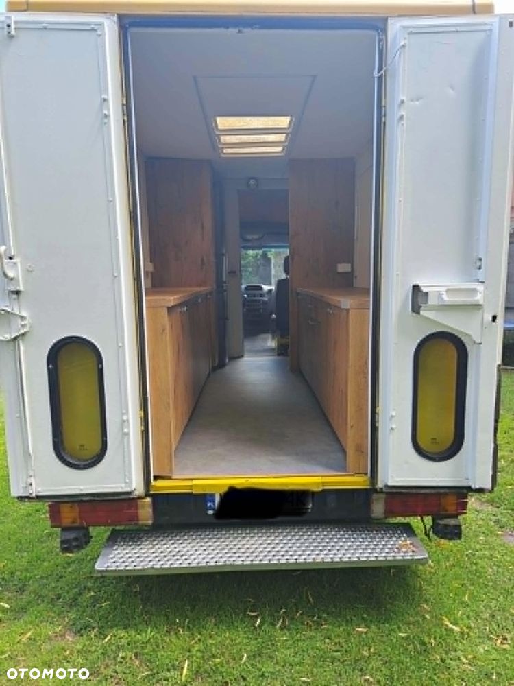 Mercedes-Benz Sprinter - 11