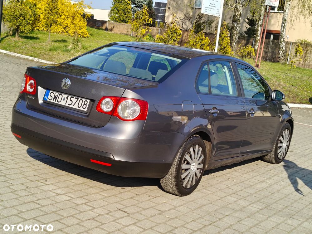 Volkswagen Passat 1.6 Comfortline - 9