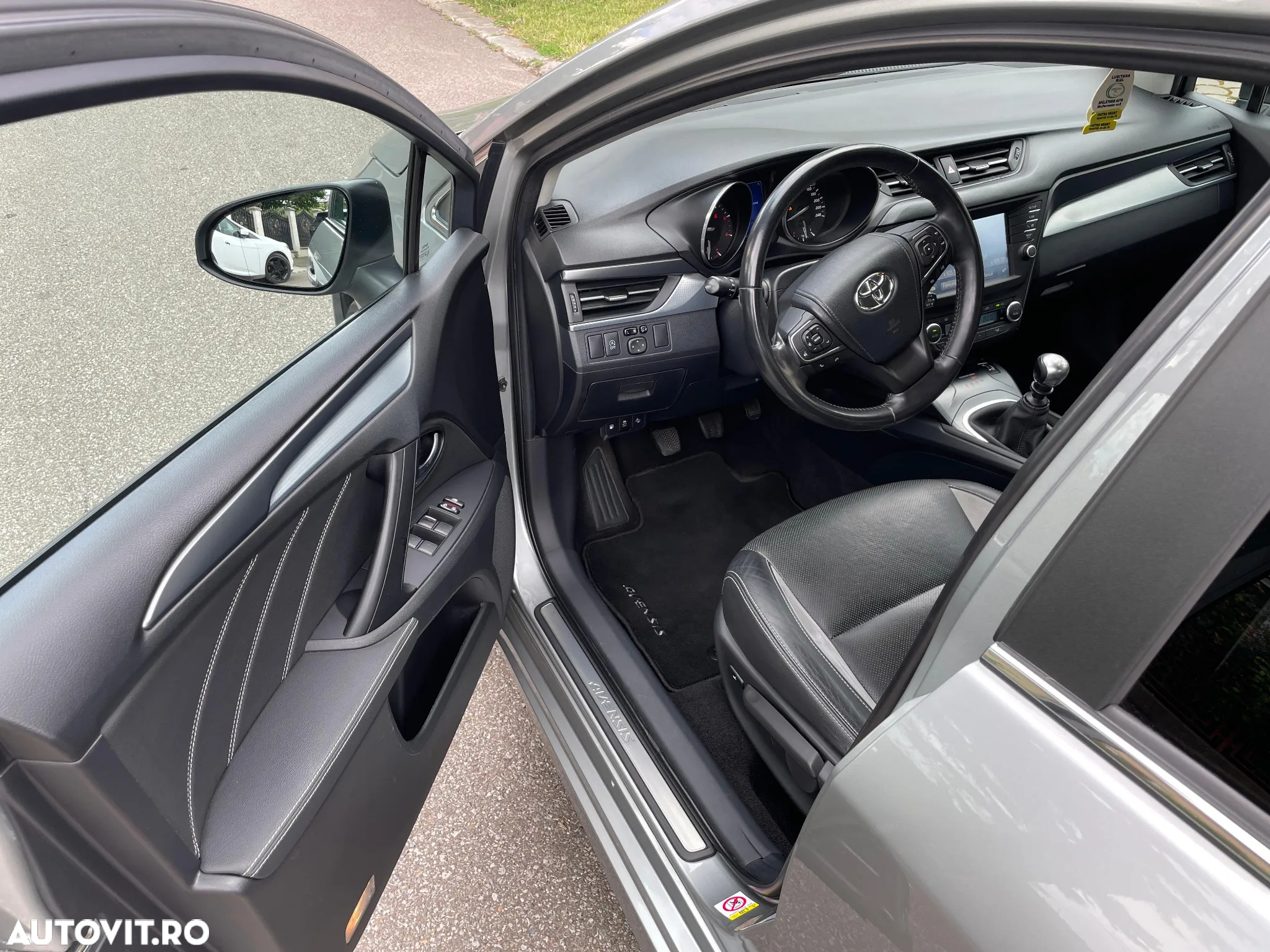 Toyota Avensis 2.0 D-4D Executive - 11