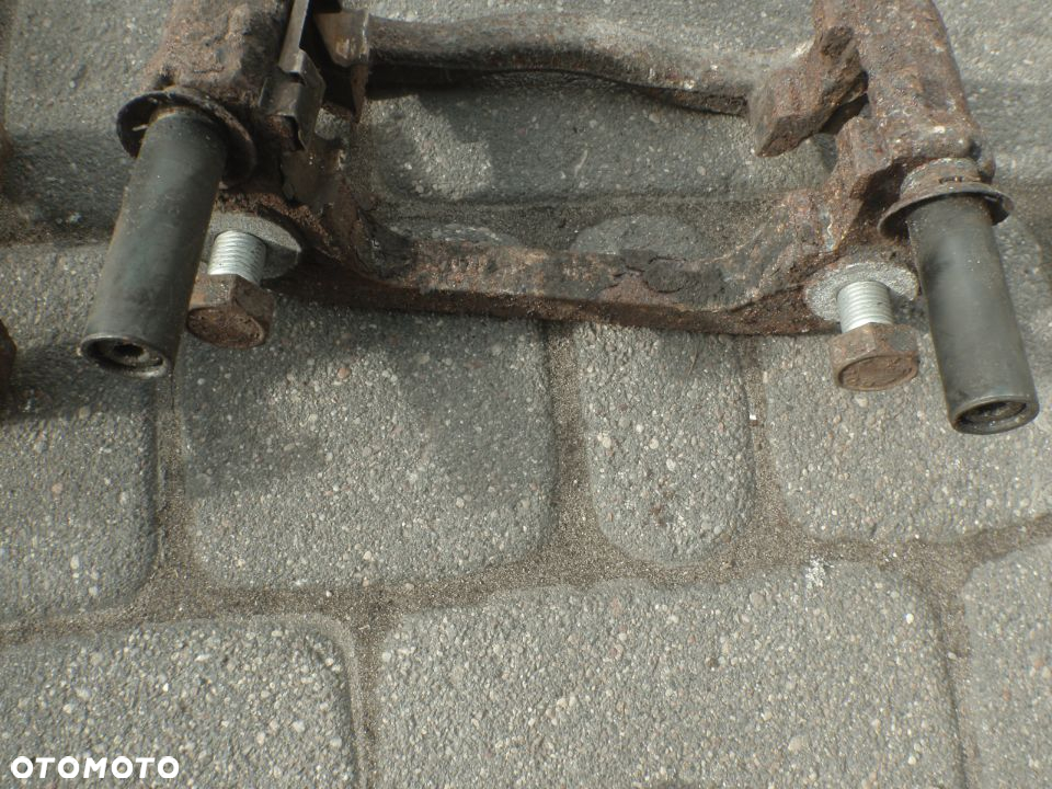 zacisk jarzmo hamulcowy prowadnica tył iveco daily 35c  oryginał jak nowy orginał - 9
