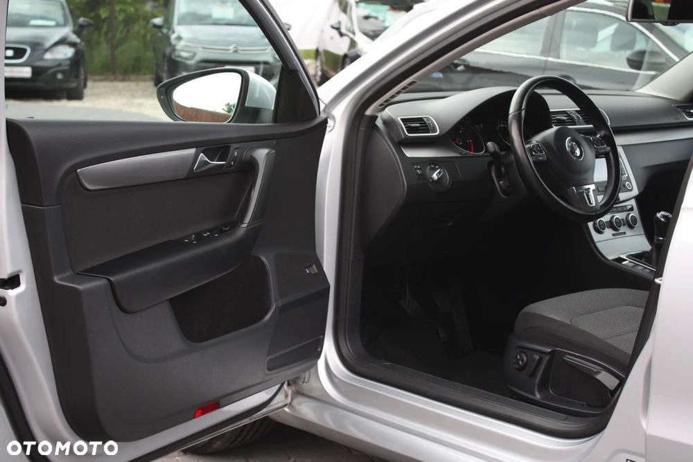 Volkswagen Passat Variant 2.0 Blue TDI SCR Comfortline - 20