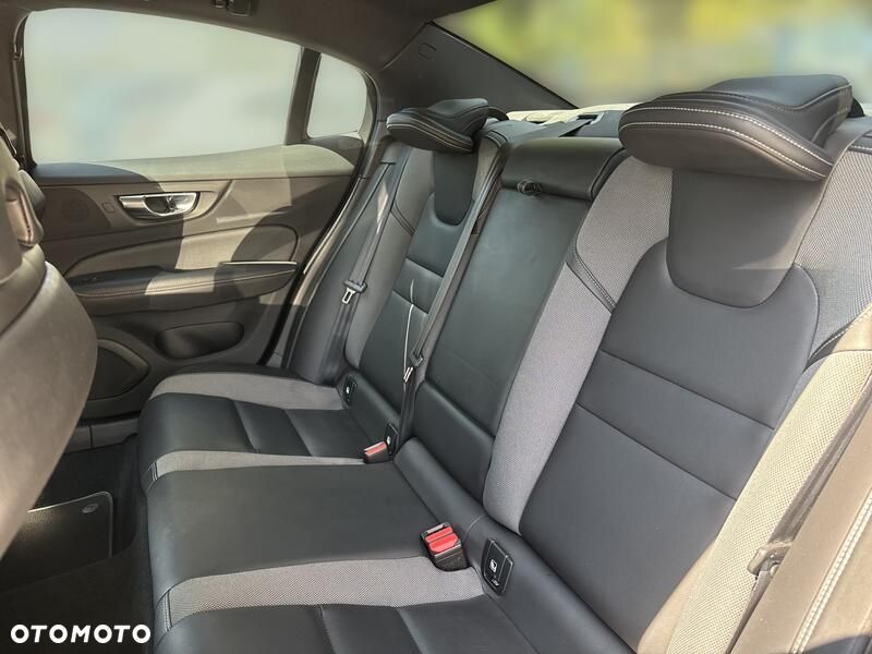 Volvo S60 B4 B R-Design - 17