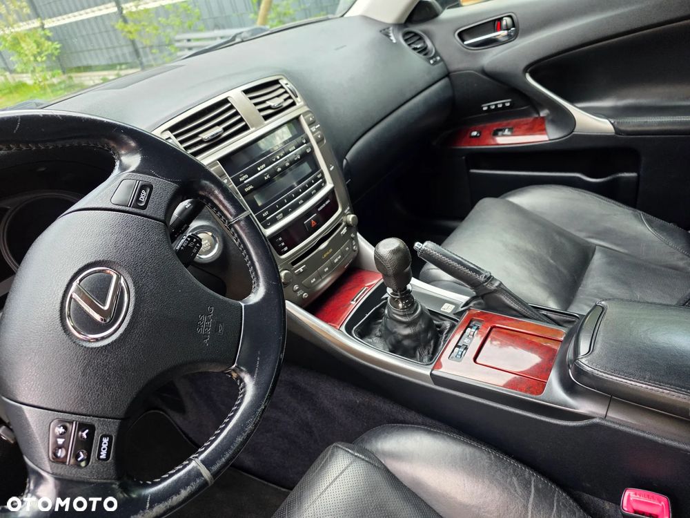 Lexus IS 220 D Prestige - 10