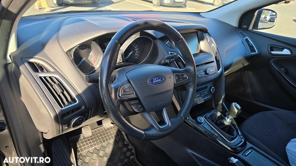Ford Focus - 36