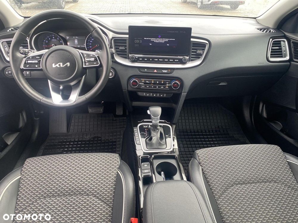 Kia Ceed - 11