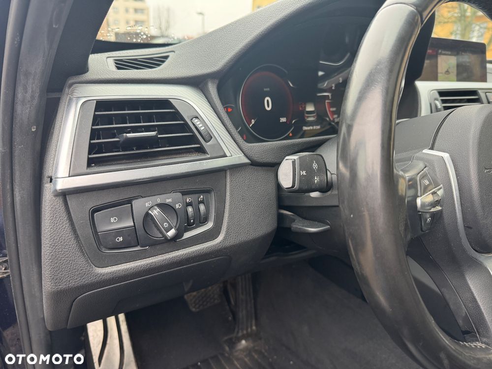 BMW Seria 3 320i Sport Line - 21