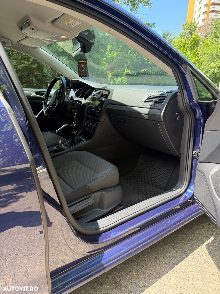 Volkswagen Golf - 9