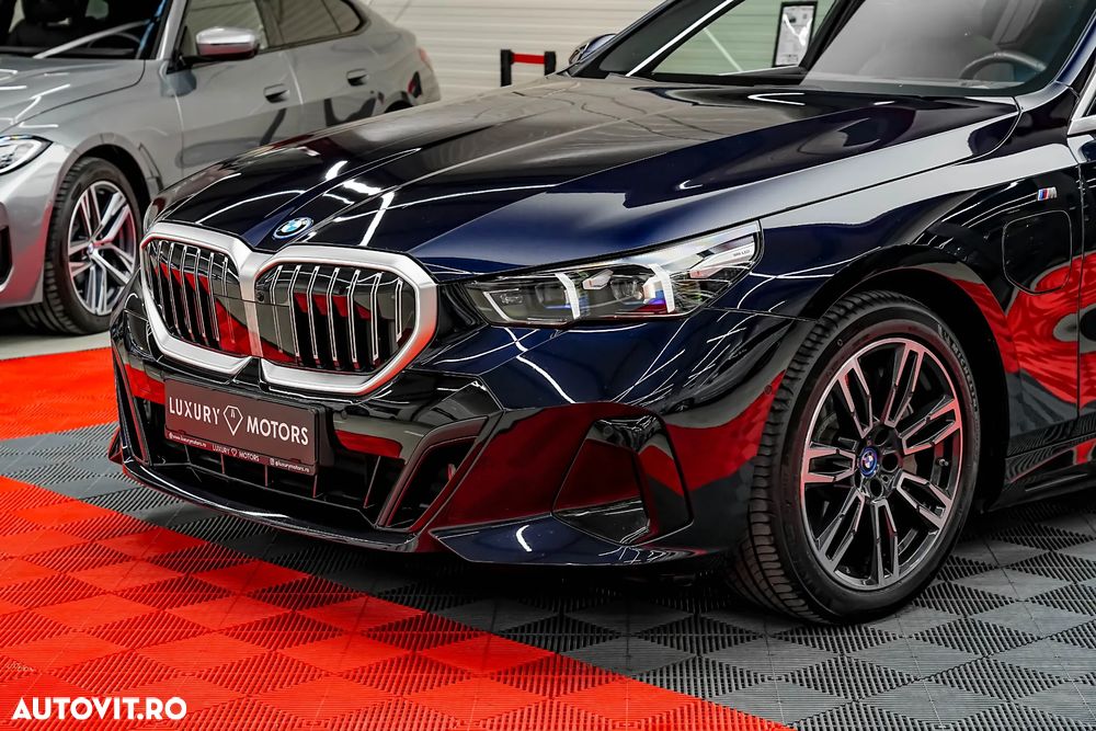 BMW Seria 5 550e xDrive AT PHEV - 24