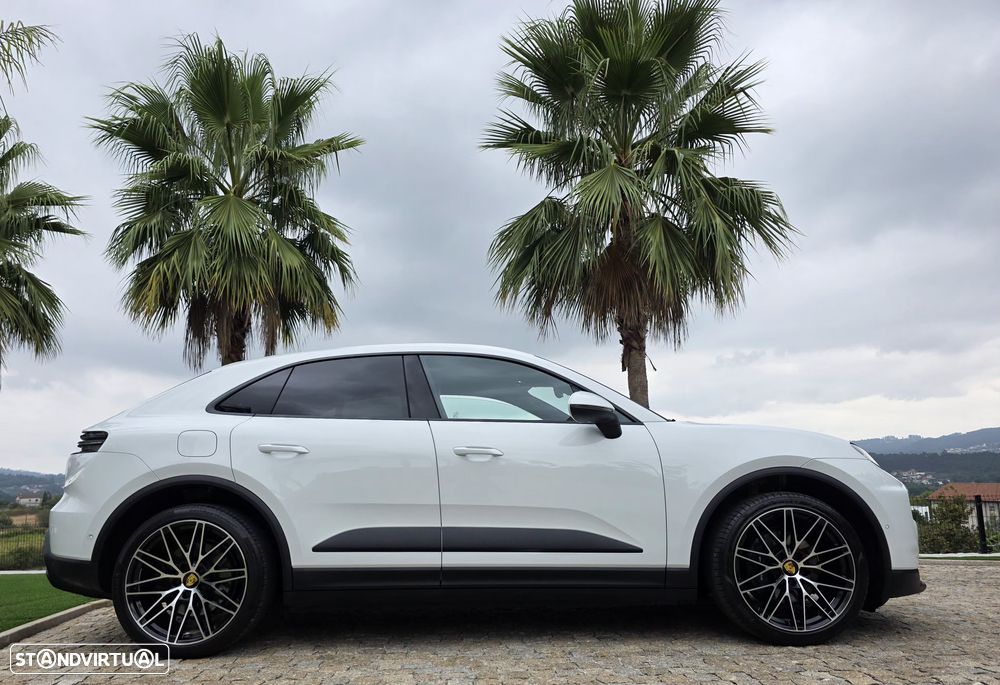 Porsche Macan Electric - 12
