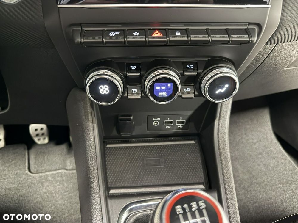 Renault Captur TCe Mild Hybrid 140 GPF TECHNO FAST TRACK - 24