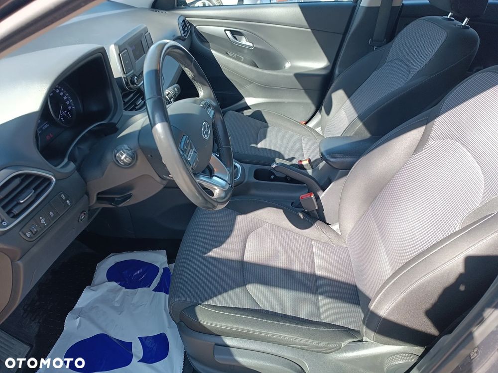 Hyundai i30 1.5 DPI Classic + - 15