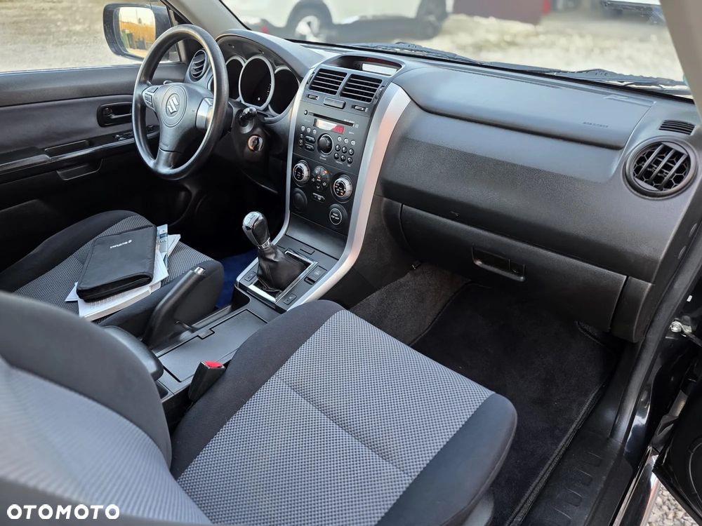 Suzuki Grand Vitara 1.6 Black&White - 26