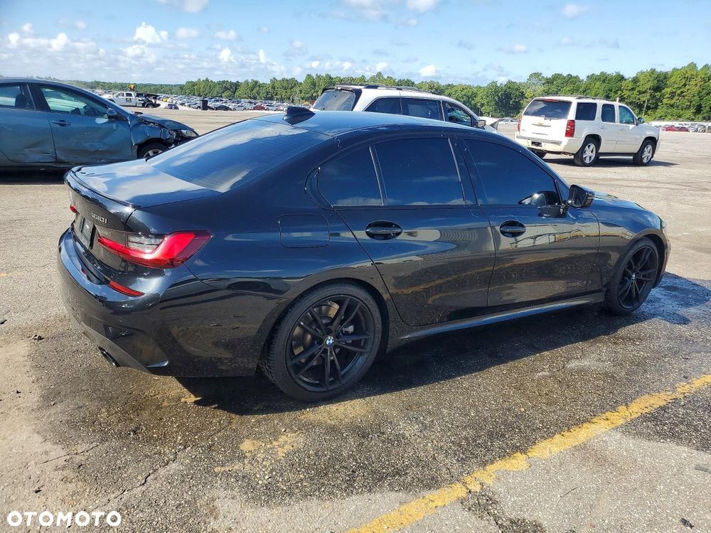 BMW Seria 3 330i M Sport - 4